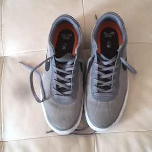 Nike grey  skate sneakers